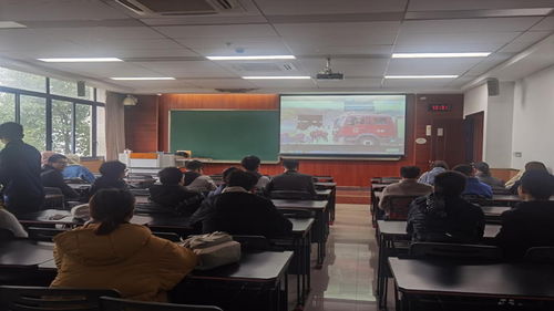 筑牢安全防線 激發(fā)創(chuàng)新活力——微電子與通信工程學(xué)院本科生開展消防安全知識學(xué)習(xí)與通訊工程技術(shù)研發(fā)服務(wù)活動